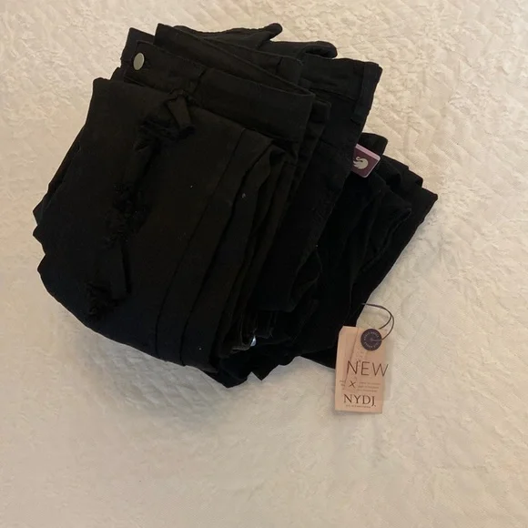 ⭐️⭐️FREE⭐️⭐️ Bundle!!! 3 pairs of black jeans - Picture 2 of 8